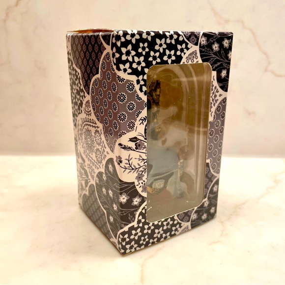 Authentic Taylor Swift Reputation Throne Ornament - Picture 4 of 6